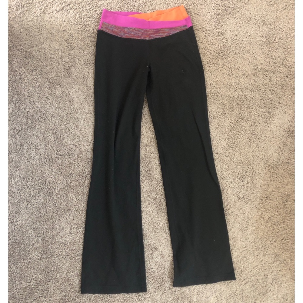 Lululemon Groove flared yoga pants size 6 - Picture 3 of 6